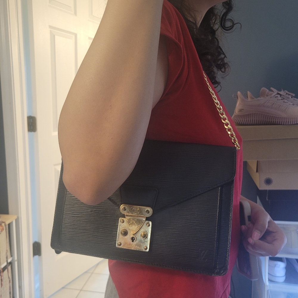 Authentic Louis Vuitton Black Epi Leather Envelope Clutch/Shoulder Bag